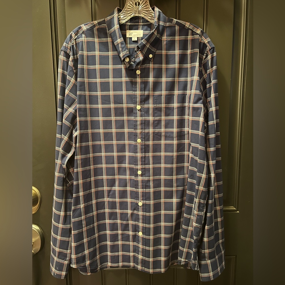 Men’s Gap button-down, long sleeve dress shirt. New without tags never worn.
